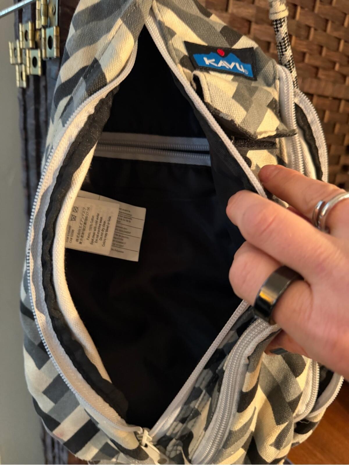 KAVU Black & White Chevron Rope Sling Bag EUC