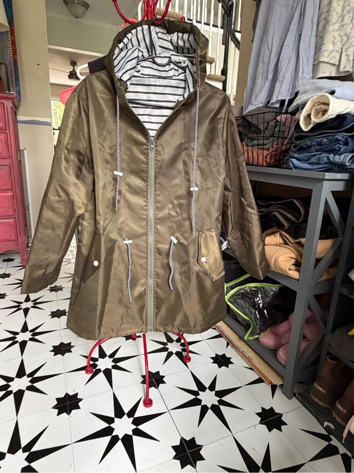 Olive Green Hooded Anorak Jacket with Striped Lining Size 4x but runs small