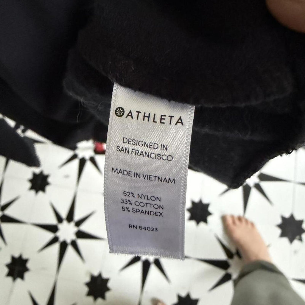 Athleta Long Sleeve Top w/Button Detail Down Sleeves, EUC Size XL