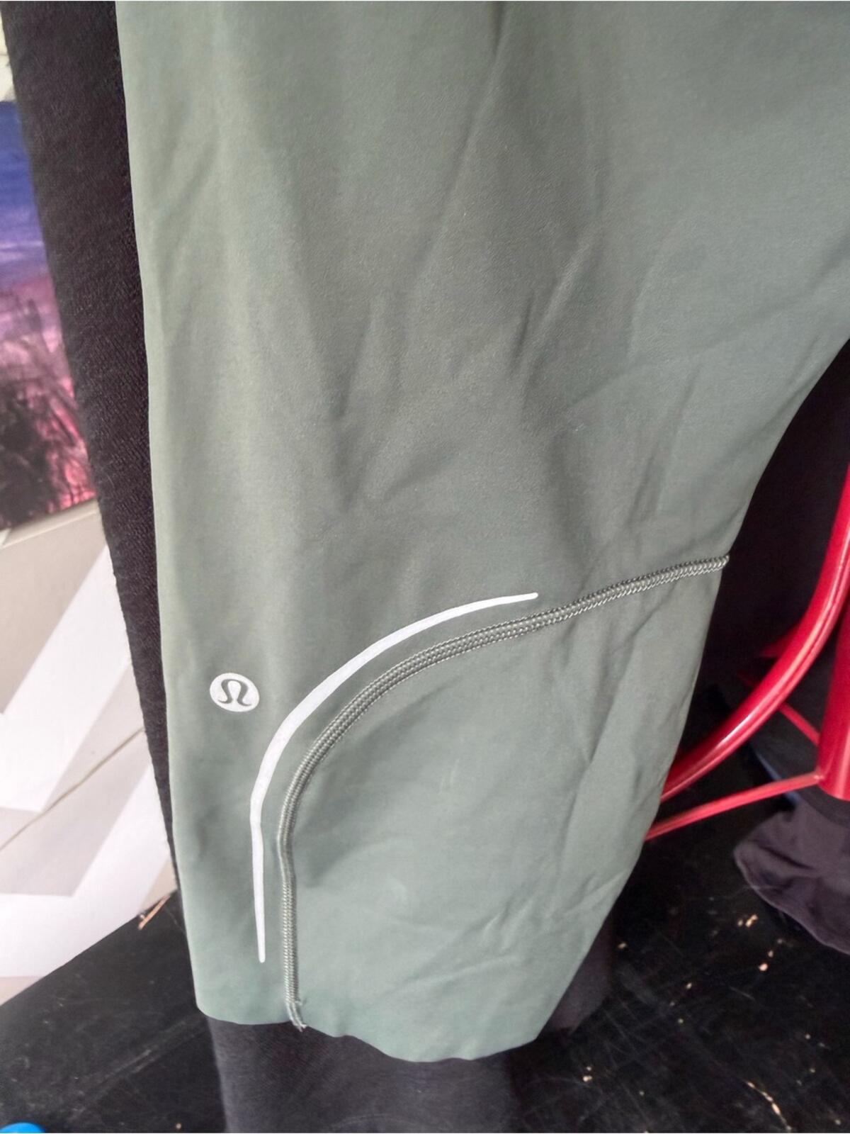 Lululemon Sage Green Cropped Leggings Nulux Size 14 NWOT