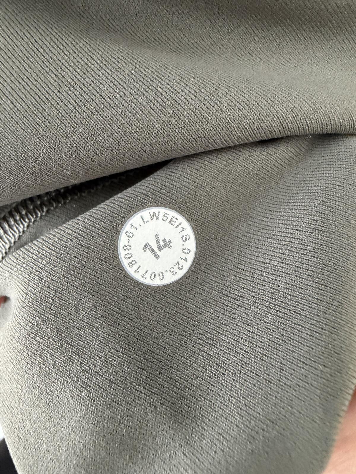 Lululemon Leggings Sage Green w/Reflective Detail and Pockets