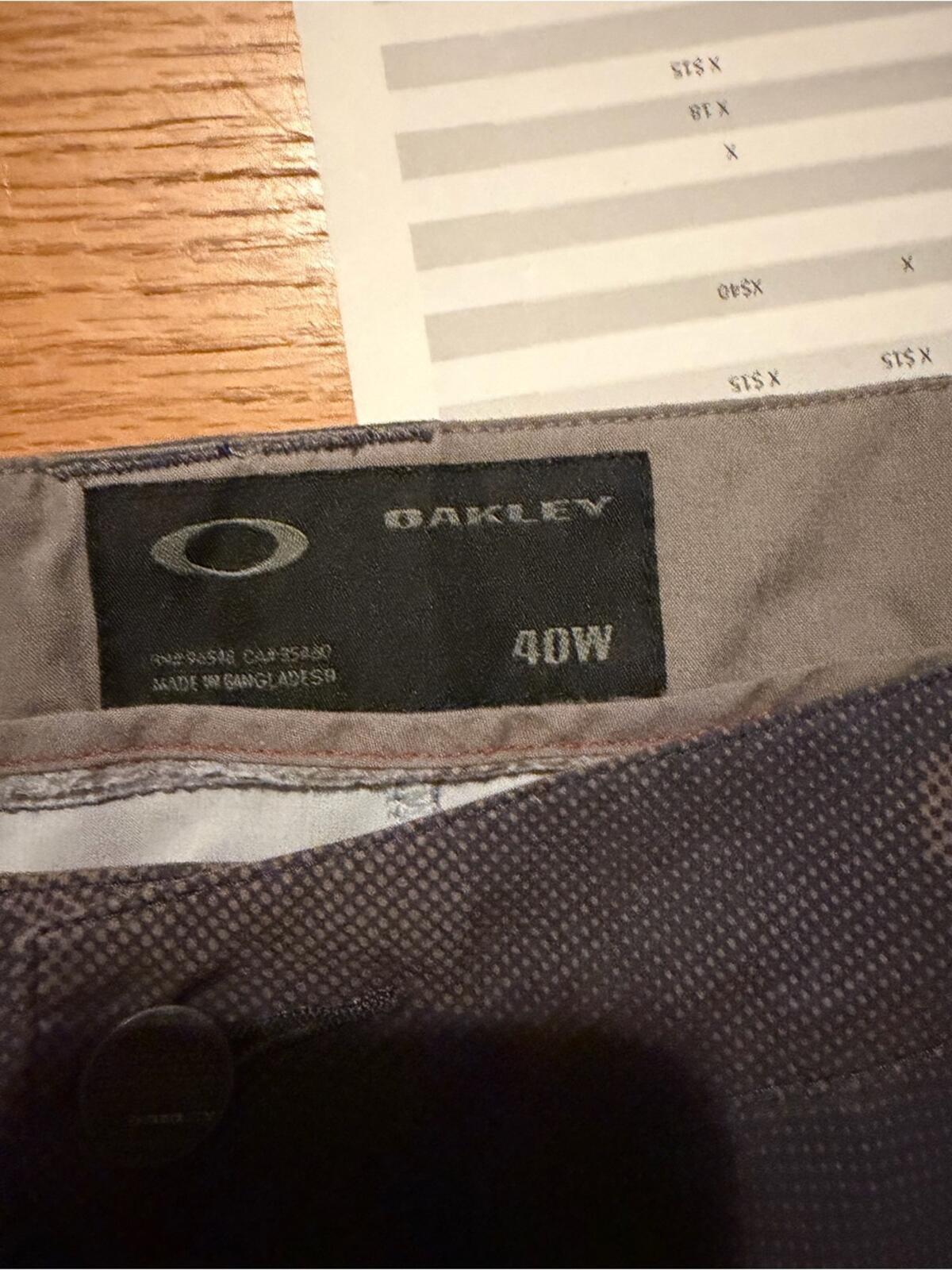 Oakley Men's 40W Brown Camouflage Shorts EUC